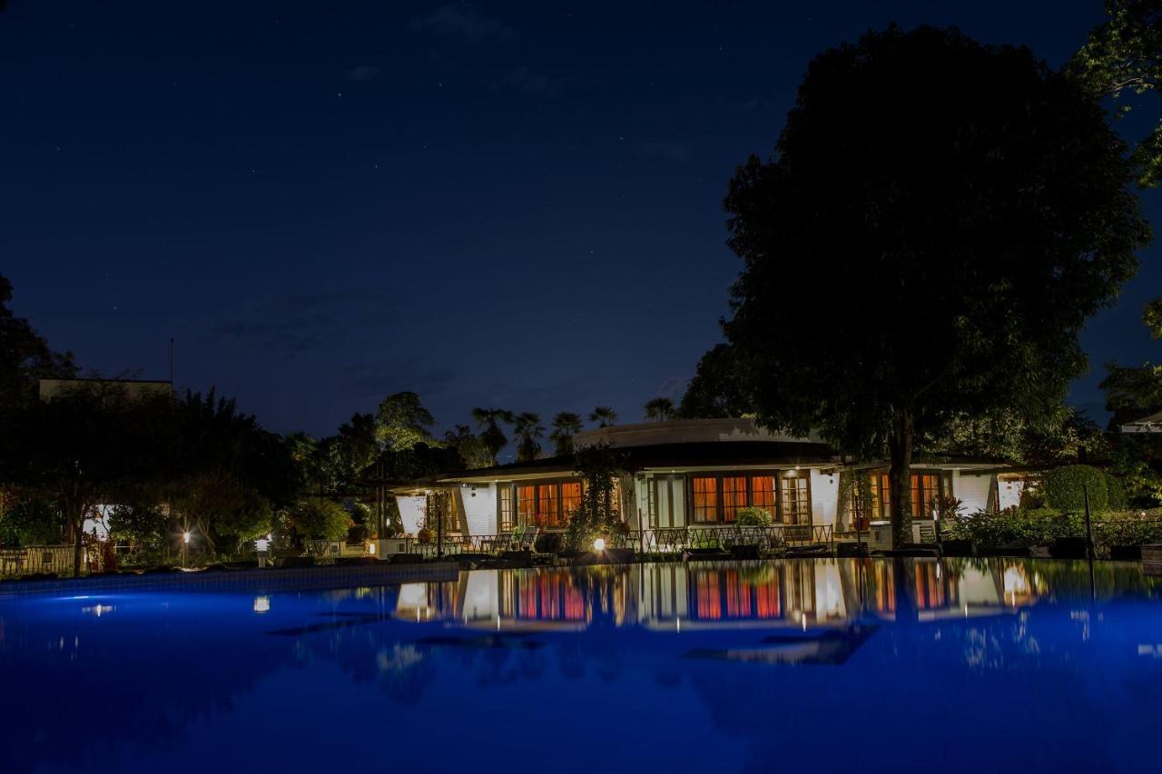 Fish Tail Lodge Pokhara Bagian luar foto